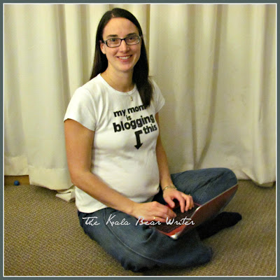 "My mom is blogging this" maternity T-shirt