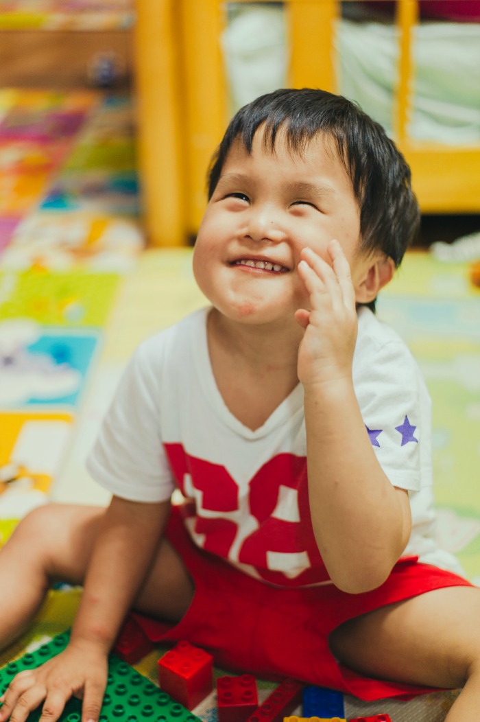 Pastor Lee Jong-rak's adopted children are so full of smiles.