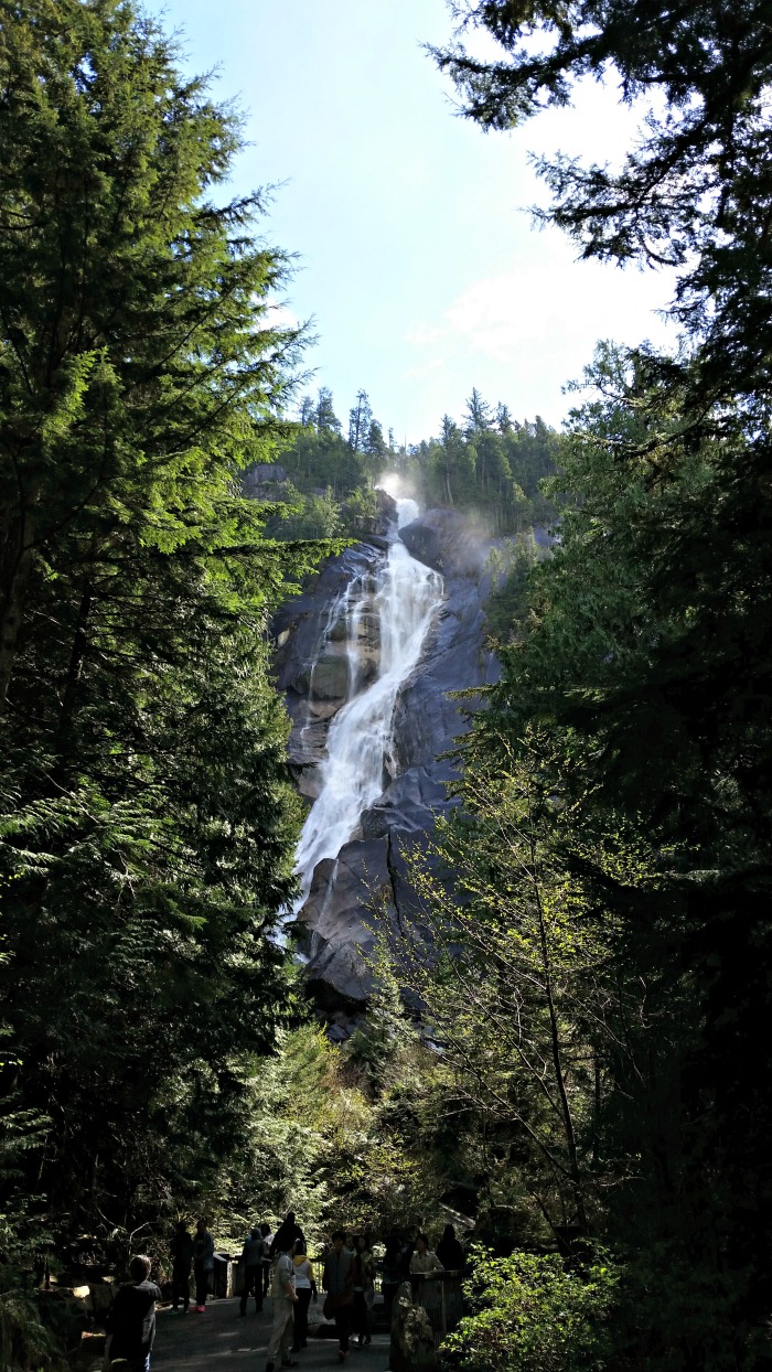 Shannon Falls, one of our favourite family-friend hikes around Greater Vancouver