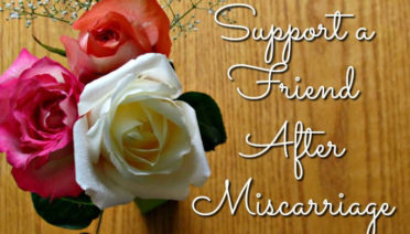 How to Support a Friend after Her Miscarriage (with three roses)