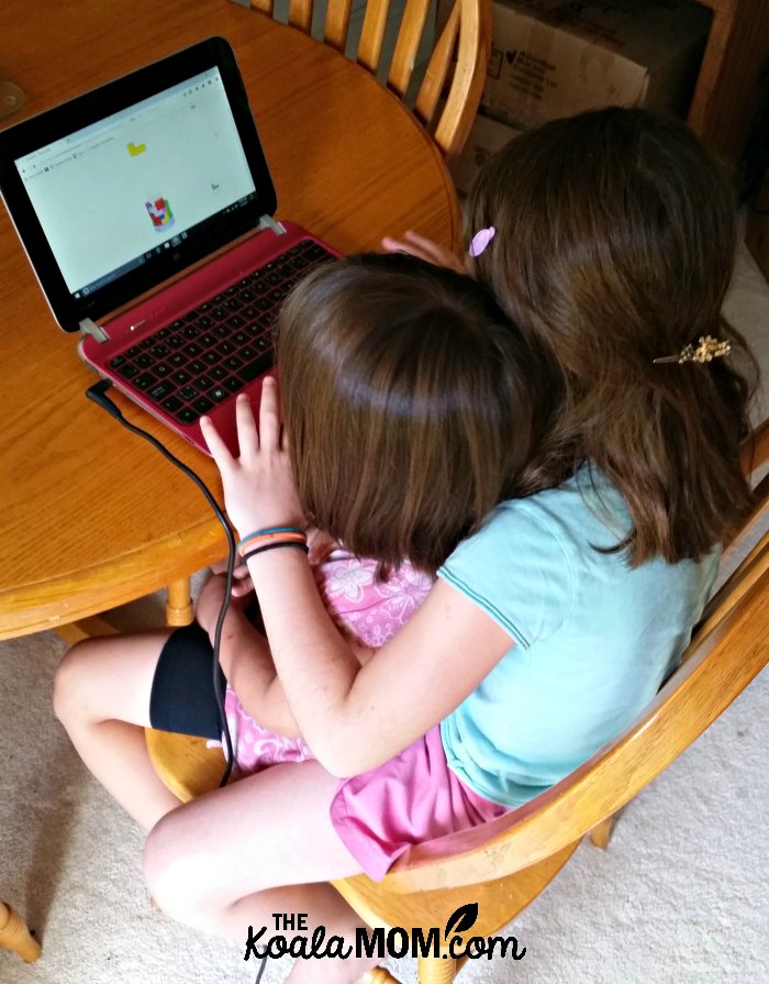 Sunshine (age 9) helping Jade (age 4) do her Smartick Method math lesson on the computer