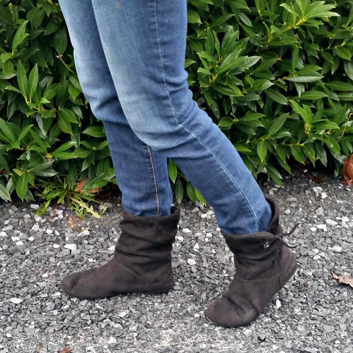 Bearpaw hot sale boots black