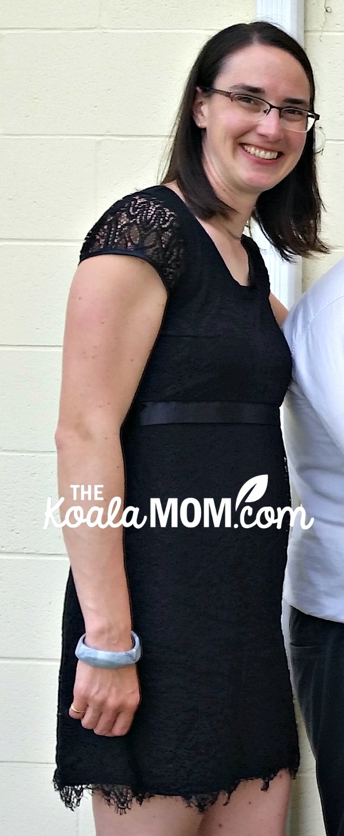 Bonnie wearing her black Momzelle nursing dress