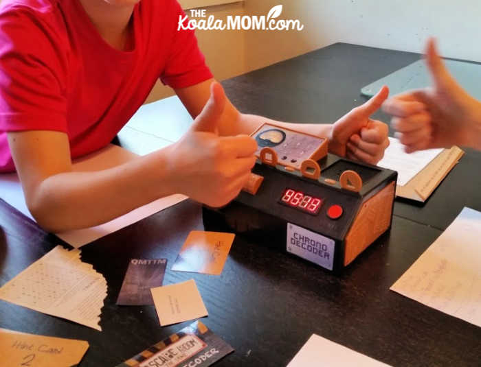 Two thumbs up for a fun family board game night!