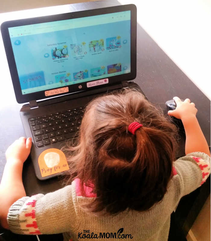 Preschooler learning to read using HOMER Reading online.