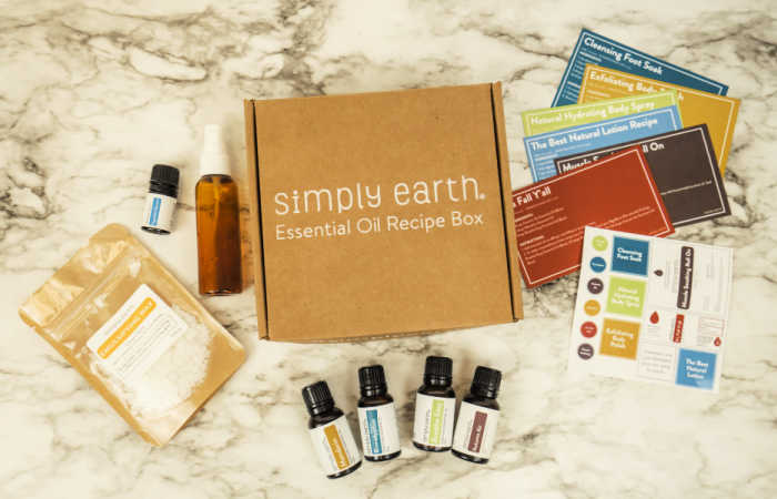 The October Simply Earth Essential Oil Recipe Box has everything you need to plan a spa day at home.