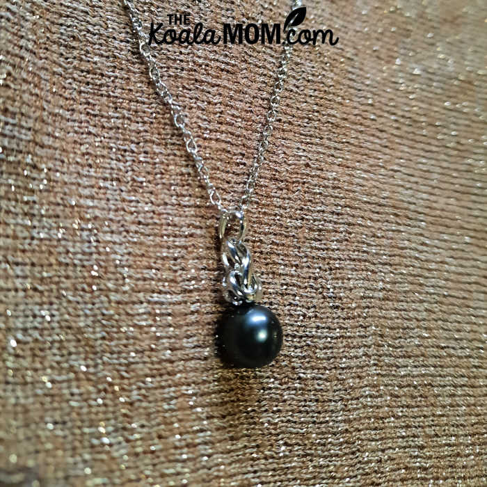 Black pearl pendant from the Pearl Source.